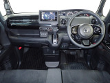 視界と視認性に優れたインパネまわりに統一感のあるデザインで全体をすっきりと。スイッチ類は見やすく分かりやすいレイアウトに。エンジンスタートはスタートボタンをワンプッシュ!