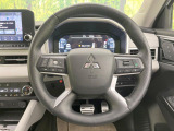 インテリアに合わせたデザインのステアリングは、運転される方のことも考え、運転しやすい形状、大きさです。是非一度、実際に触ってお確かめください。