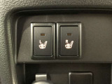 運転席と助手席のシートはヒーター付き。
