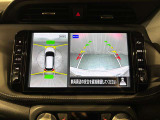 アラウンドビューモニターは真上から見下ろした様に車の周囲を表示することで、駐車時の安全性と利便性を高めます。