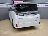 ハッチバックなので、バックドアは上に開きます♪大きな荷物の出し入れがしやすくなります。便利ですよ♪