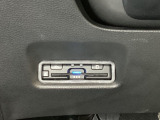ハンドルの左下にETCがついています。高速道路の料金所の通過も楽々です。 カードの取り出しもしやすい場所についています。