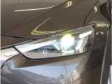 【LEDヘッドライト】省電力で長寿命の明るく運転しやすいLEDヘッドランプです。明るく照らすので暗い夜道からお客様を守ってくれます。お近くの広島マツダまでお越しください。