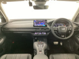 【前方視界】開放的な前方視界!運転がしやすく疲れにくいです♪窓が大きく、見通しがとっても良いおクルマですよ♪