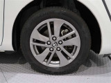 タイヤサイズは(185/60R15)でアルミホイールです。