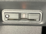 ハンドルの左下にETCがついています。高速道路の料金所の通過も楽々です。 カードの取り出しもしやすい場所についています。