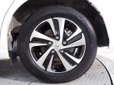 アルミホイールは安心のホンダ純正!車のデザインにもマッチしています。