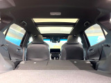 【調光パノラマルーフ】車内の解放感が一気に上がる大型パノラマルーフに調光機能がプラス!日差しが強い時、シェードを閉めなくてもガラスの透明度を調整することで心地よい明るさに♪