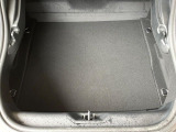 普段のお買い物や通勤、送迎等に十分な荷室スペースを確保しております。