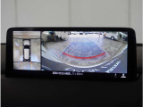 【360&deg;ビュー・モニター】クルマを真上から見たような俯瞰(ふかん)映像や助手席側のサイド映像など、視点を切り替えて表示。さまざまなアングルで視界をサポートします。