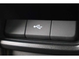 USBオーディオ用ソケットがついていますので携帯電話などを接続すれば音楽等の再生が可能です!
