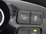 駐車したいスペースの前で停車してスイッチを押すだけで、どなたでもキレイに駐車可能なシンプルインテリジェントパーキングアシスト(S-IPA)が装備されています。