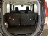 バックドアを上げた状態です。シートのアレンジ次第で荷室のスペースが変わります!用途に合わせて快適な室内を?