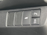 【パワーバックドア】スマートキーや運転席のボタンを押すだけでリアゲートが自動で開閉します!荷物を持っている時や、高い位置にあるバックドアを閉める際に便利な機能です♪
