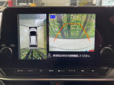 【アラウンドビューモニター】専用のカメラにより、上から見下ろしたような視点で360度クルマの周囲を確認することができます☆死角部分も確認しやすく、狭い場所での切り返しや駐車もスムーズに行えます。