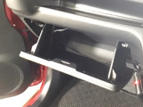 【グローブボックス】収納スペースが沢山あるので車内が散らからずに助かります。ちょっとした物を入れるのにいいですね♪
