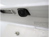 バックカメラが付いているので後方確認が非常にしやすいです。今や運転初心者も熟練者も必須装備!ついていて損はないですね♪
