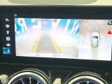 ●パノラミックビューモニター:専用のカメラにより、上から見下ろしたような視点で360度クルマの周囲を確認することができます☆死角部分も確認しやすく、狭い場所での切り返しや駐車もスムーズに行えます。