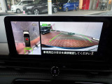 まるでお車を真上から見下ろしたかのような映像をナビに映し出してくれますので狭い駐車場でも周囲を確認する事が出来ますので非常に安心です♪