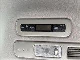 【後席エアコン】後席にもエアコンがついておりますので、車内全体を快適な温度に調節いただけます♪