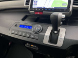 オートエアコンで快適な車内温度を演出してくれます!