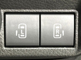 【両側パワースライドドア】スマートキーや運転席のスイッチで後席両側スライドドアの開閉が可能♪電動だから力を入れてドアを開ける必要が無く、小さなお子様でも簡単に開け閉めでき快適です♪