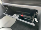 車検証入れや小物など収納できます
