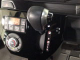 オートマチックシフトレバーは、手になじみ操作しやすい形状で安全運転にもつながります♪