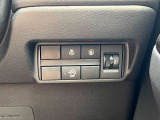 運転席右側にスイッチがあります。ステアリングヒーターでハンドルが温かくなります。