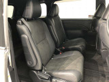 【後部座席】も当然、綺麗・清潔に仕上げております。内装の綺麗なお車は気持ちが良いですし、コンディションのいい車が多いです。これもオススメの1台です。