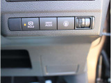 ドライブモードセレクターでSTANDARD、雪道にも強いSPORTとECOの3つの走りEVドライブを堪能できます。ブレーキペダルから足を離しても自動的にブレーキ力が保持されオートブレーキホールドも装備。