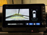 リバースギアに入れるだけで後方の表示へ切り替わります。夜間や雨の日の駐車も楽になりますよ。