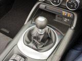 ショートストロークで気持ちのいい操作が癖になる「スカイアクティブMT」ドライブ中は思わず笑顔がこぼれてしまいます。