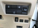 【片側電動スライドドア】狭い場所でもドアを全開にでき、チャイルドロックを使っても運転席のスイッチを操作するだけでドアの開け閉めが可能です