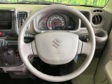 インテリアに合わせたデザインのステアリングは、運転される方のことも考え、運転しやすい形状、大きさです。是非一度、実際に触ってお確かめください。