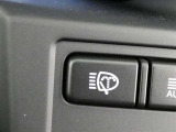 ヘッドライトの汚れをウォッシャーの力で洗浄するヘッドライトウォッシャー装備です。