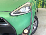 【LEDヘッドライト】悪天候や夜間走行時も良好な視界を確保し安心して運転できる高輝度LEDヘッドライトを装備!点灯速度が早く、消費電力も抑えられています。