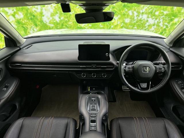 ホンダ ZR-V 2.0 e:HEV Z の中古車詳細 (29,700km, プラチナホワイト