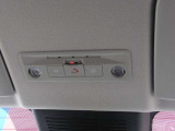 SOSコールを装備。NissanConnec(有料)にご加入頂くと、緊急時に専門のオペレーターにつながるSOSコールや、乗る前エアコン、無線での地図更新などさまざまサービスで素敵なカーライフをもたらしてくれます!