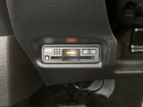ハンドルの左下にETCがついています。高速道路の料金所の通過も楽々です。 カードの取り出しもしやすい場所についています。