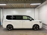 両側パワースライドドアのお車です。狭い駐車場でも簡単に乗り降りが可能でお子様にも安心です♪