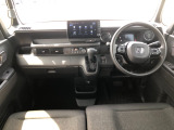 【インパネ全体】手が届きやすく、どなたでも運転しやすいです。シンプルで使いやすい設計になっています!