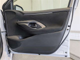 運転席ドア内張はご覧の通り。