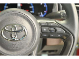 アダプティブクルーズコントロール機能付きです。走行中に先行車の様子を検知しながら、設定した車速の範囲内で先行車との距離のキープを支援します。詳細は販売店スタッフまでおたずねください。