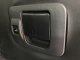 運転席ロングスライドシートも装備です!