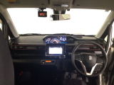 【前方視界】開放的な前方視界!運転がしやすく疲れにくいです♪窓が大きく、見通しがとっても良いおクルマですよ♪