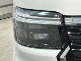 LEDヘッドライトは、点灯の瞬間から最大光量を発揮し、突然暗くなるトンネルなどでの安定感を高めます。