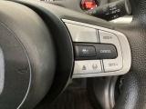 【アダプティブ・クルーズ・コントロール】予め設定した車速内でクルマが自動的に加減速。 前走車との適切な車間距離を維持しながら追従走行し、高速道路でのドライバーの疲労を軽減してくれる嬉しい機能付♪