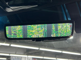 【デジタルインナーミラー】後席の大きな荷物や同乗者で後方が確認しづらい時でも安心!カメラが撮影した車両後方の映像をルームミラー内に表示。クリアな視界で状況の確認が可能です!