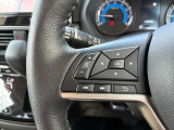 ハンドル左側のスイッチでオーディオの操作が可能なので、運転中でも楽に調整できます(^^♪
